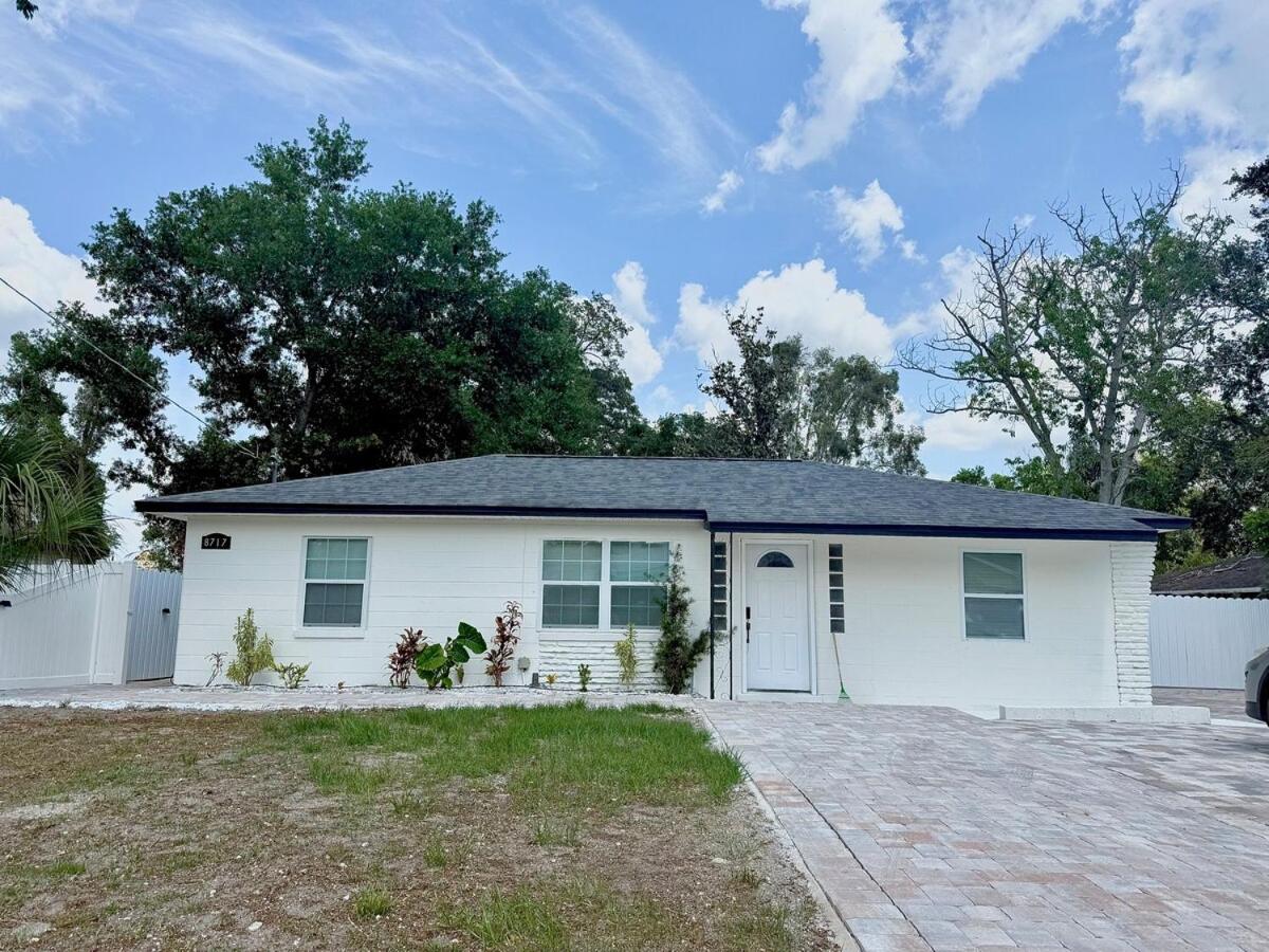 House Aurora next to Bush Gardens - B&B Tampa