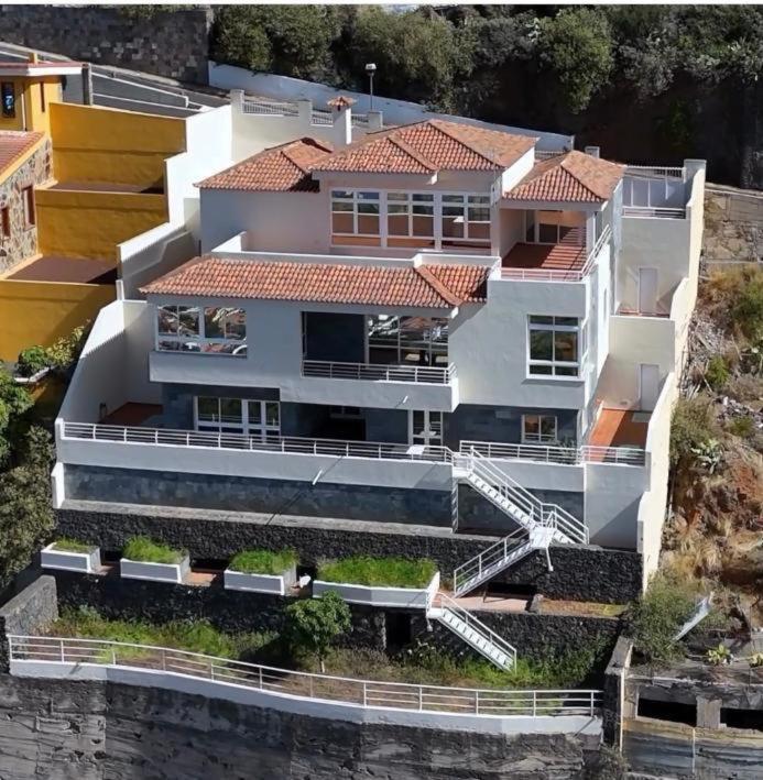 The Elysian Cliff Residence by Eden Rentals - B&B El Sauzal