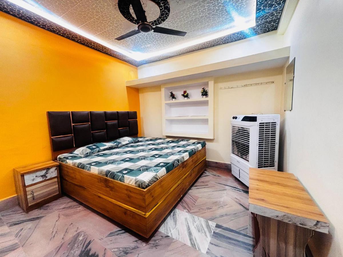 Standard Double Room with Shared Bathroom