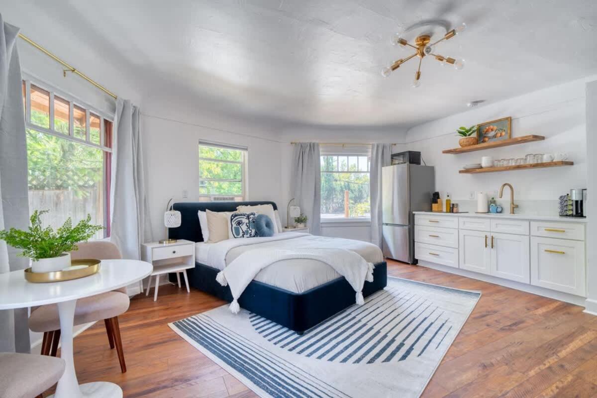 Serene Forest Studio - Walk to Multnomah Village - Ferienwohnung Portland