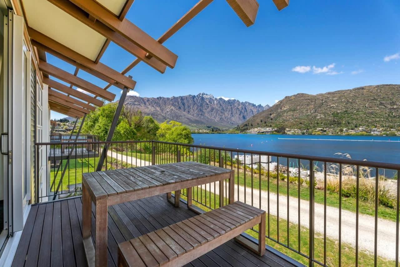 Beautiful Lakefront 2 Bedroom Marina Apartment 203 - Bed and Breakfast Queenstown