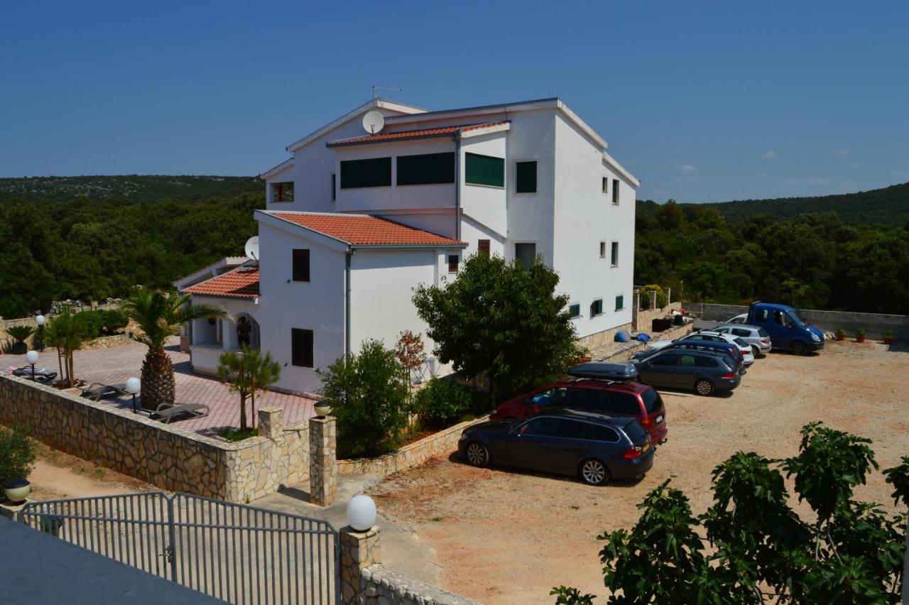 Family-friendly apartments with swimming pool Cove Ljubljeva, Trogir - 14314 - Chambres d'hôtes Marina