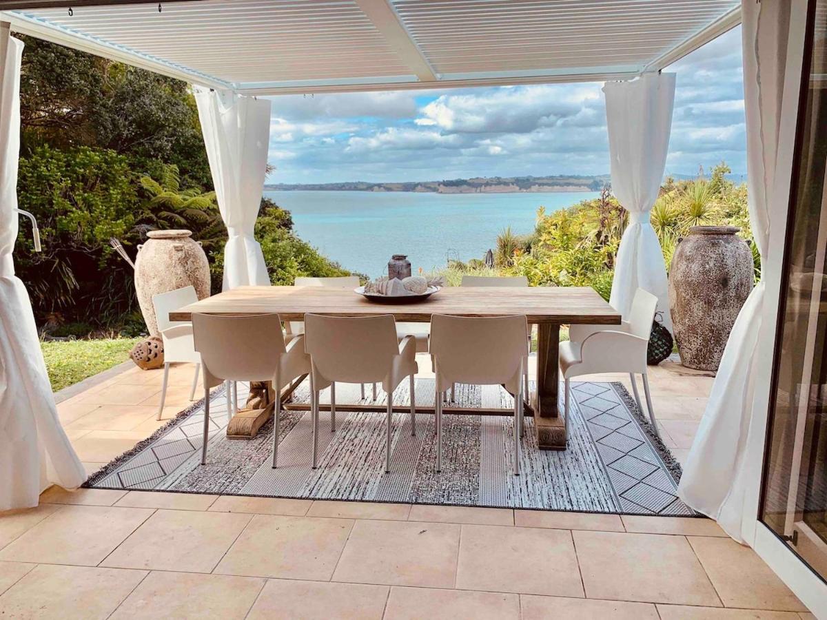 Cliff top pool hot tub retreat - B&B Whangaparaoa