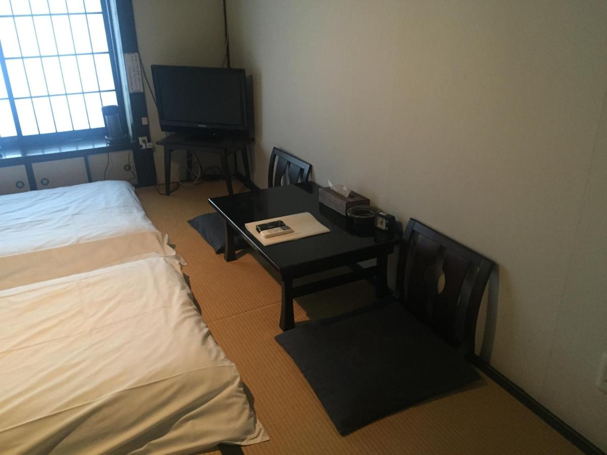 Zweibettzimmer mit Gemeinschaftsbad