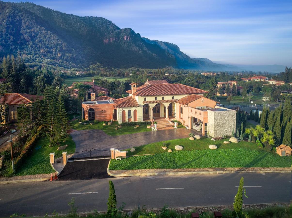 Toscana valley, Casa Vacanze, Luxury private pool villa at Khao Yai - B&B Ban Rai Khlong Sai