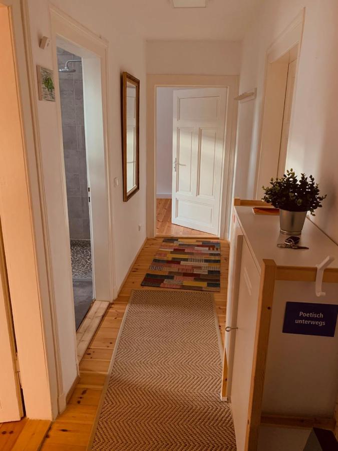 Charmantes Altbau-Apartment nahe ICE-Bahnhof mit Balkon und großer Küche by Castora Homes - B&B Kassel