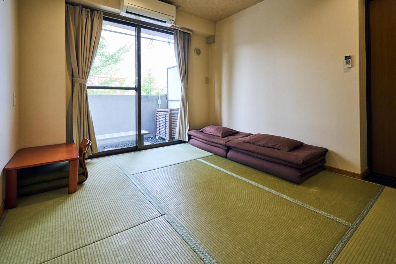 Zimmer im japanischen Stil mit Gemeinschaftsbad