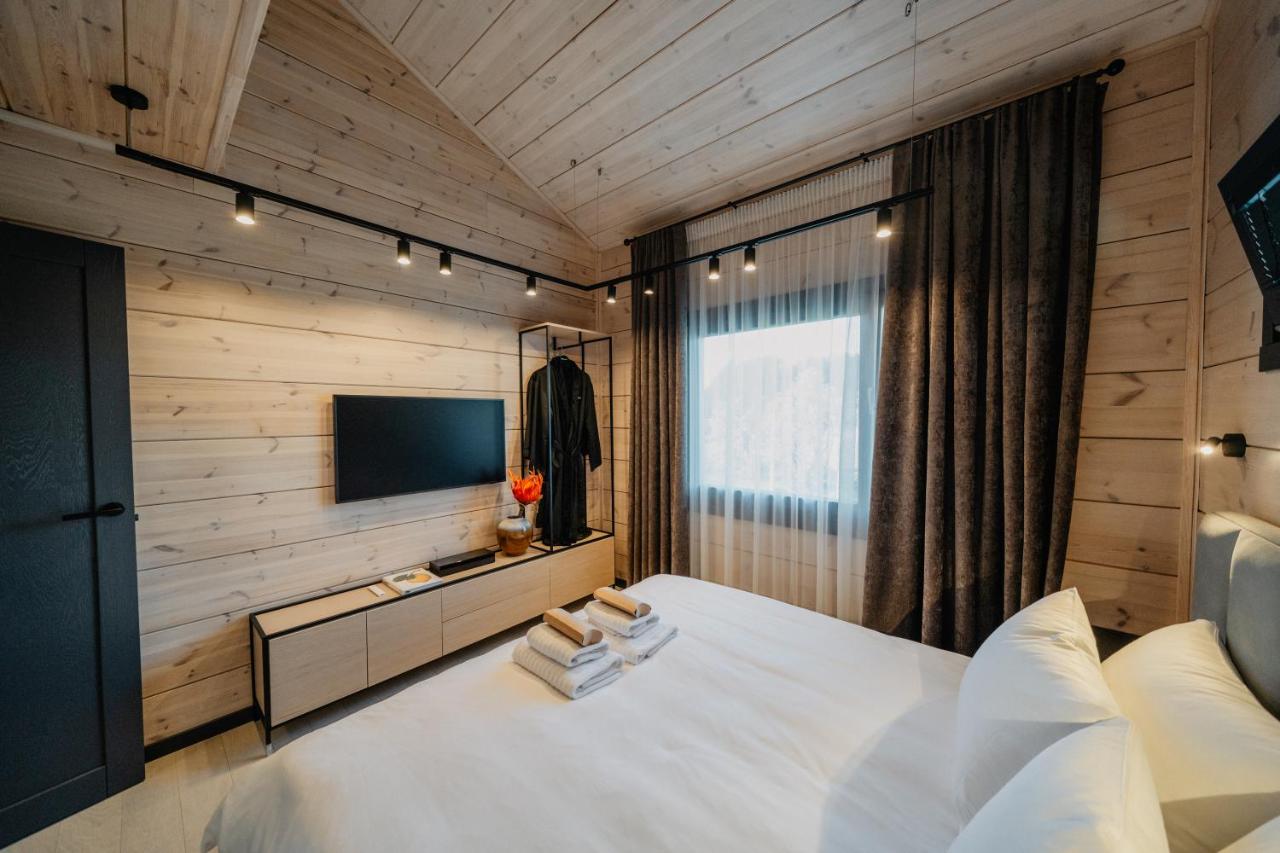 Two-Bedroom House with spa access