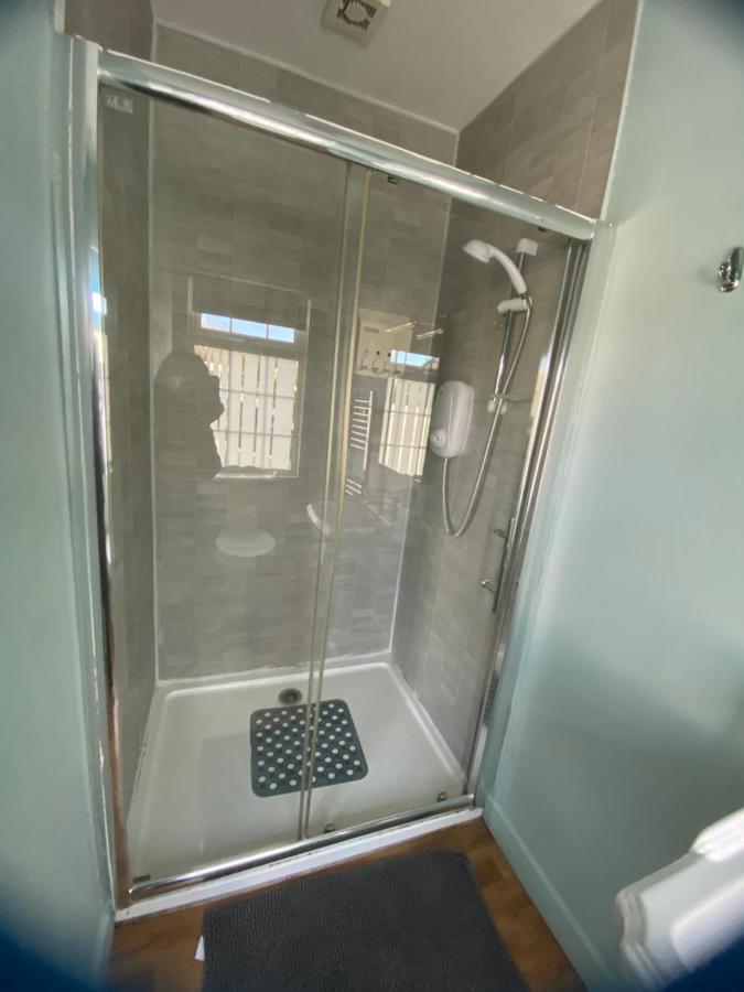 Dreibettzimmer mit Bad