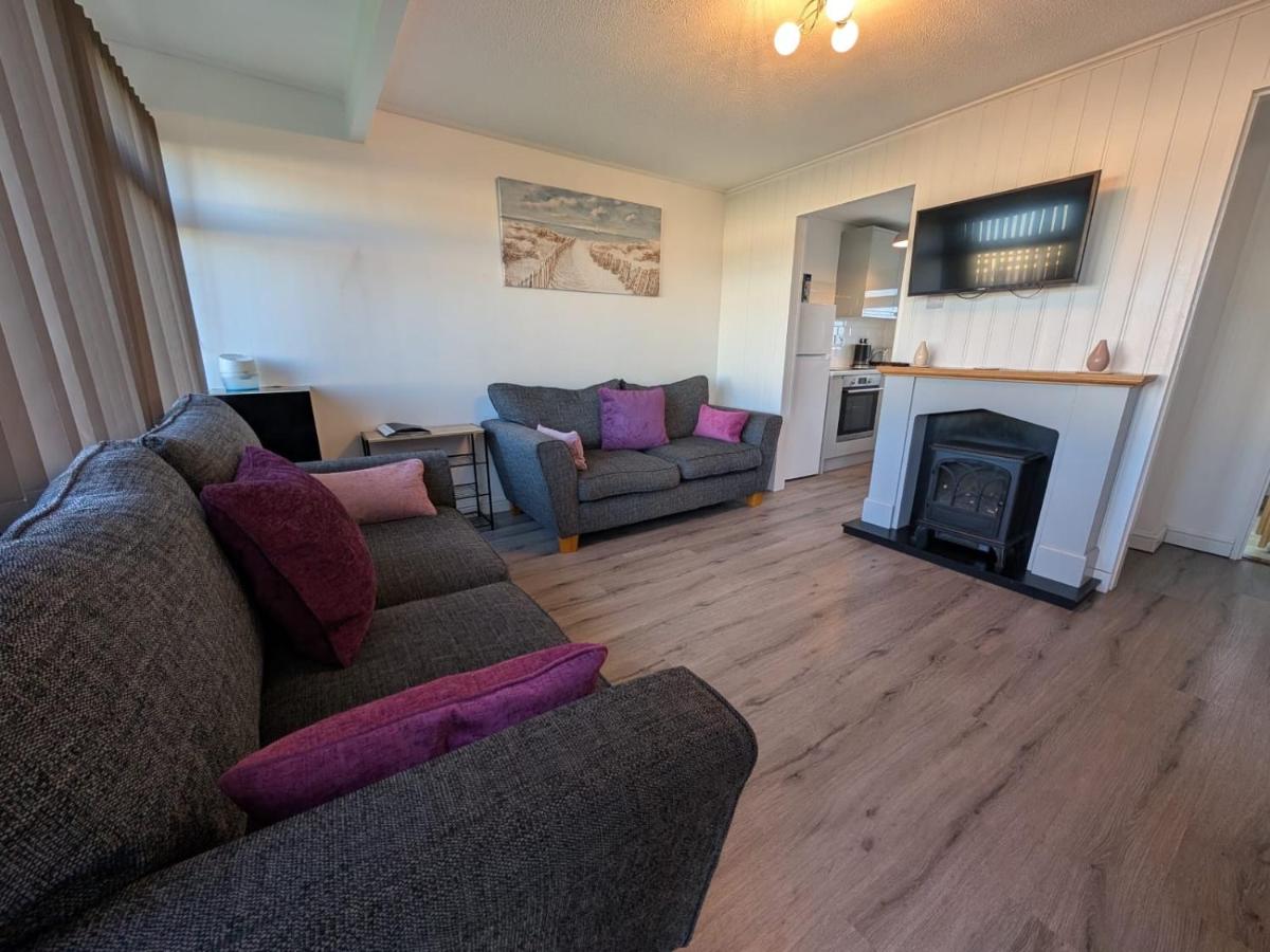 Chalet 319, Hemsby - Two bed chalet, sleeps 5, pet friendly, bed linen and towels included - Chambres d’hôtes Hemsby