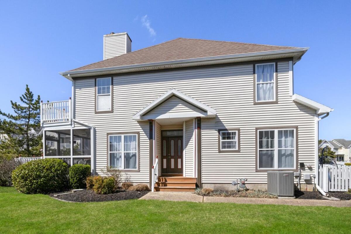 Ocean Pines Family Beach Retreat! Walk to the marina! Indoor fire place with jetted tub and king bed - B&B Ocean Pines