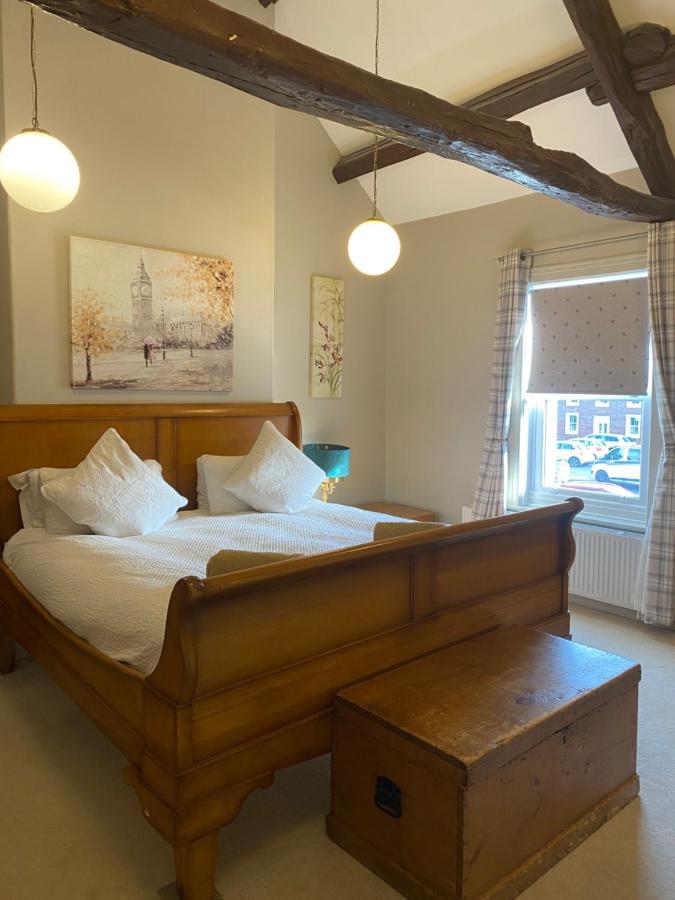 Kezbah 1, 22 the square centre of Dalston village - B&B Dalston