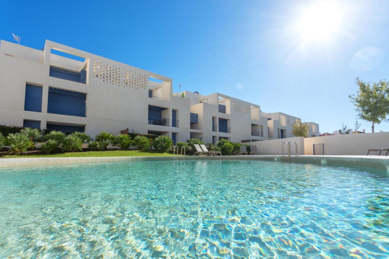 Forte 2BDR w Pool, AC, Gym, Garage & 5 mins to Beach - Bed and Breakfast Tavira