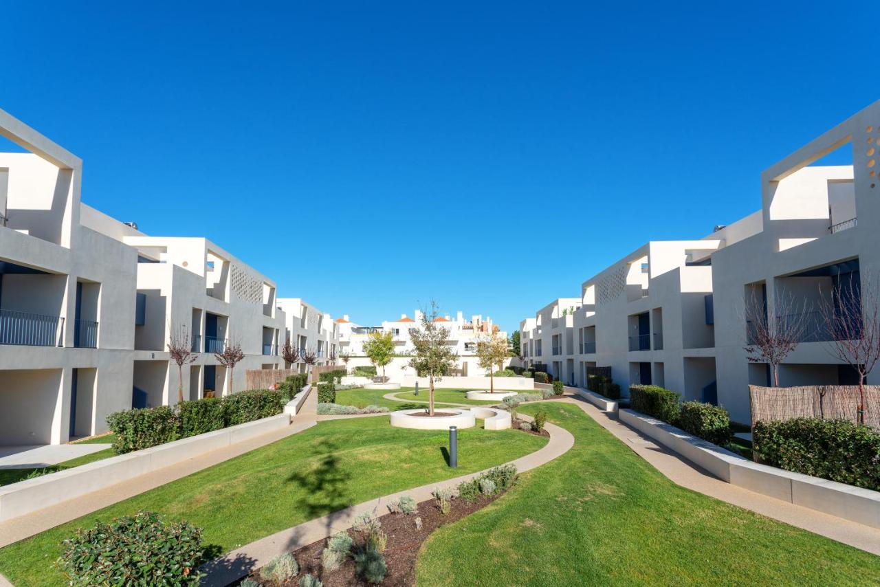 Forte 2BDR w Pool, AC, Gym, Garage & 5 mins to Beach - Bed and Breakfast Tavira