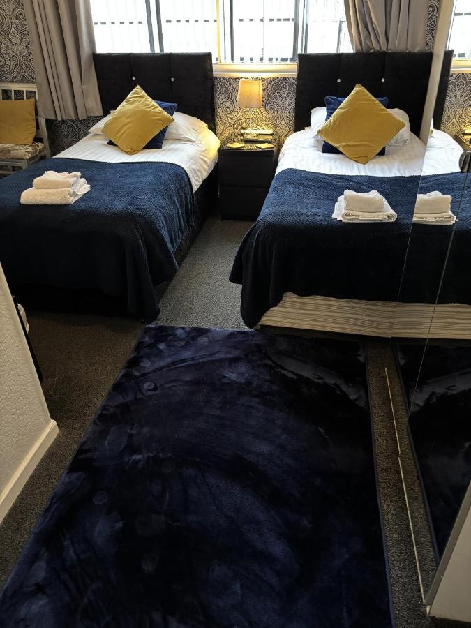 Twin Room with Shower