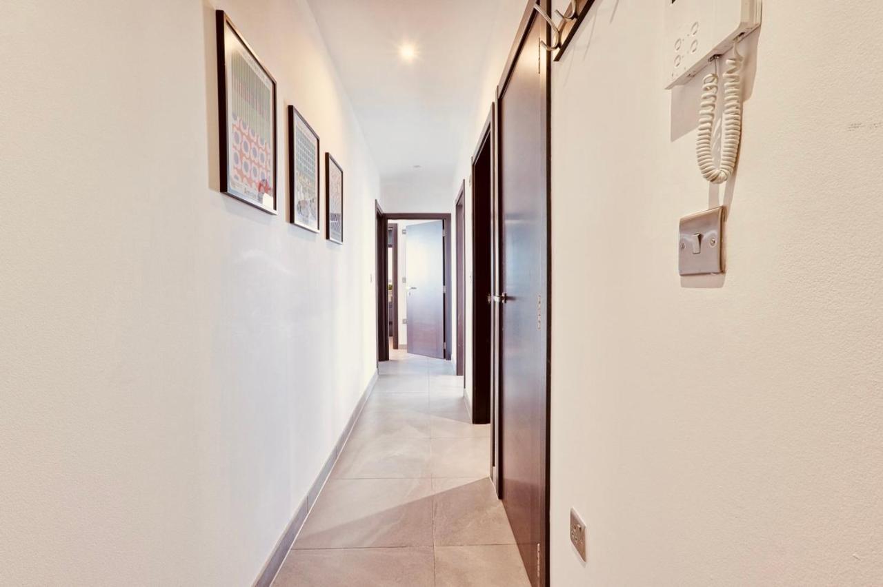 Penthouse, Parking, Contractors, Business travellers , Insurance and relocations welcome , FastWIFI and huge Roof Terrace by The Opulent Property Project UK - Chambres d'hôtes Chelmsford