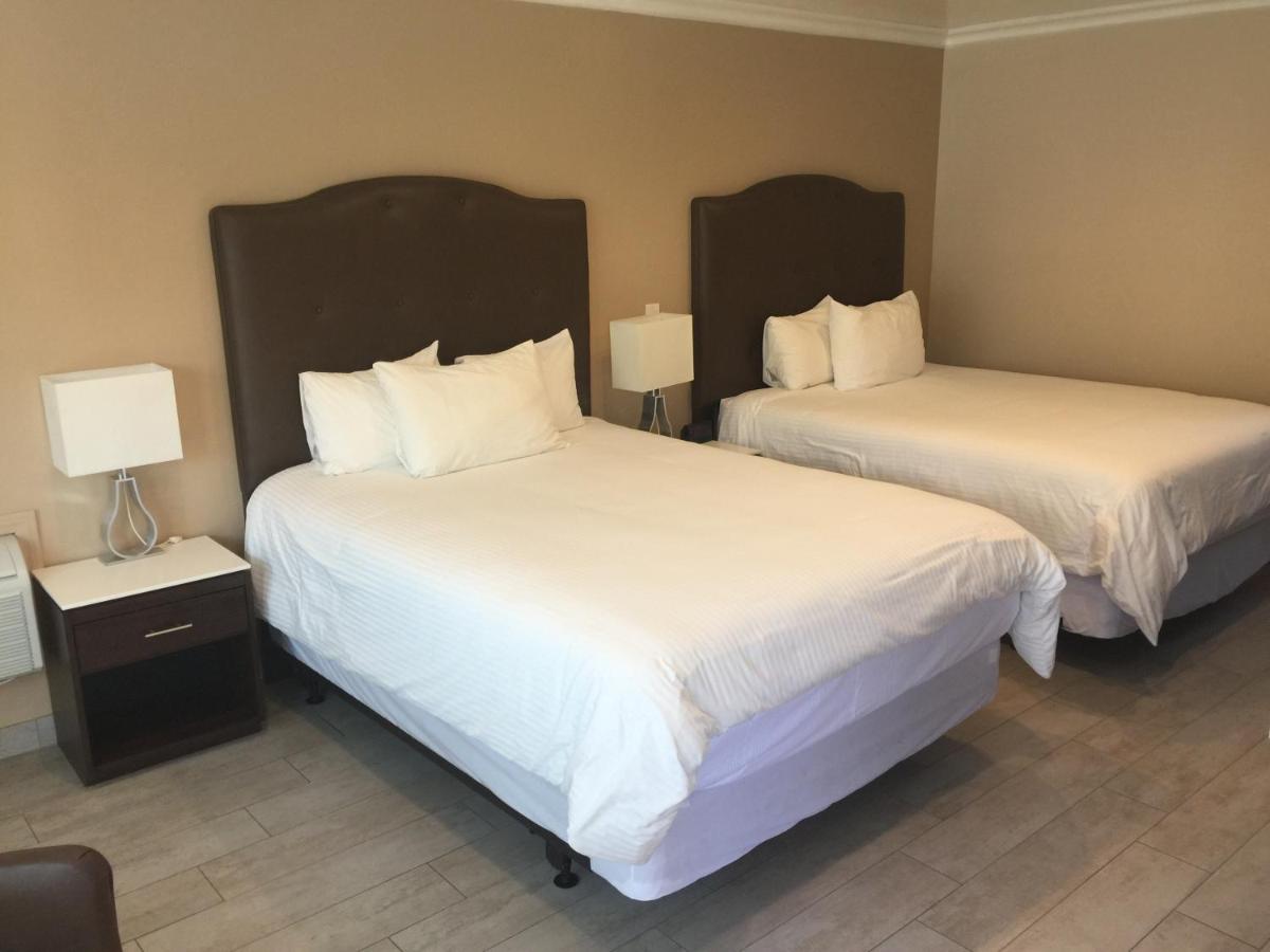 Deluxe Queen Room with Two Queen Beds