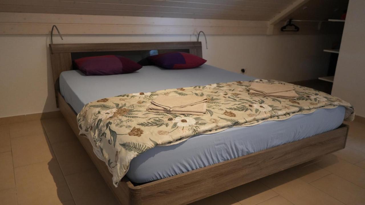 Homely 2,5 room apartment - Chambres d’hôtes Safenwil