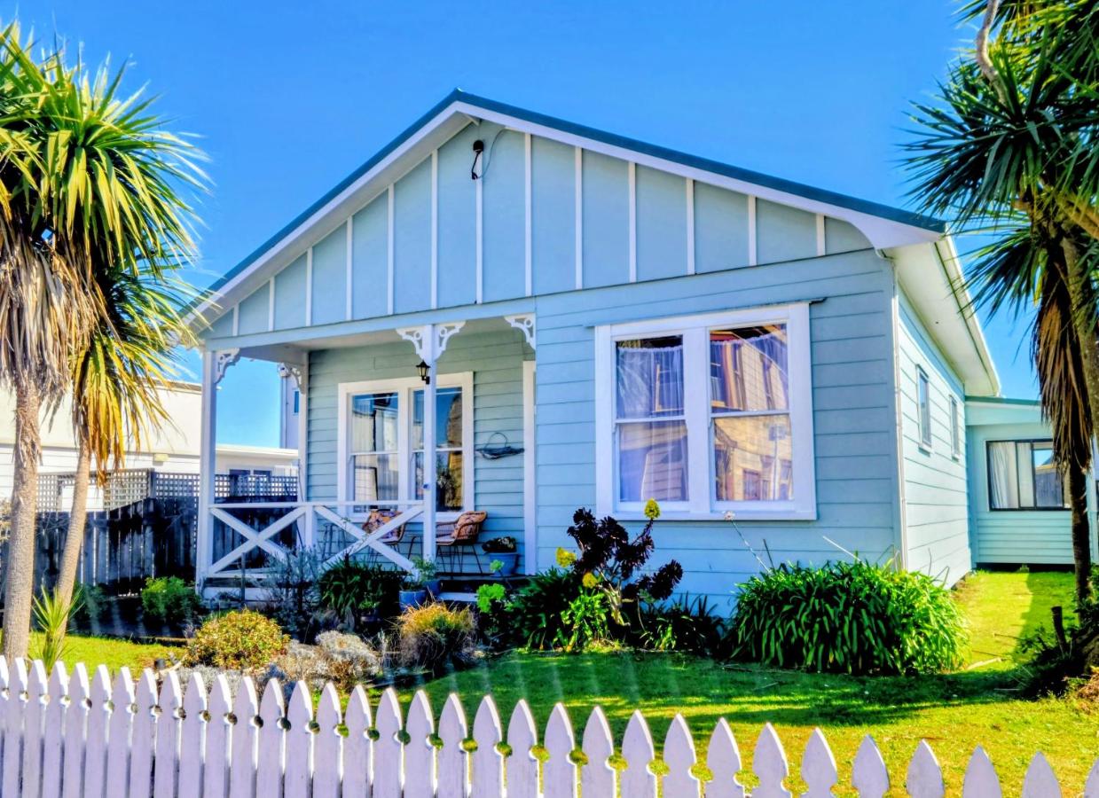 CROOKED MILE COTTAGE - BY THE SEA - family friendly - B&B Hokitika