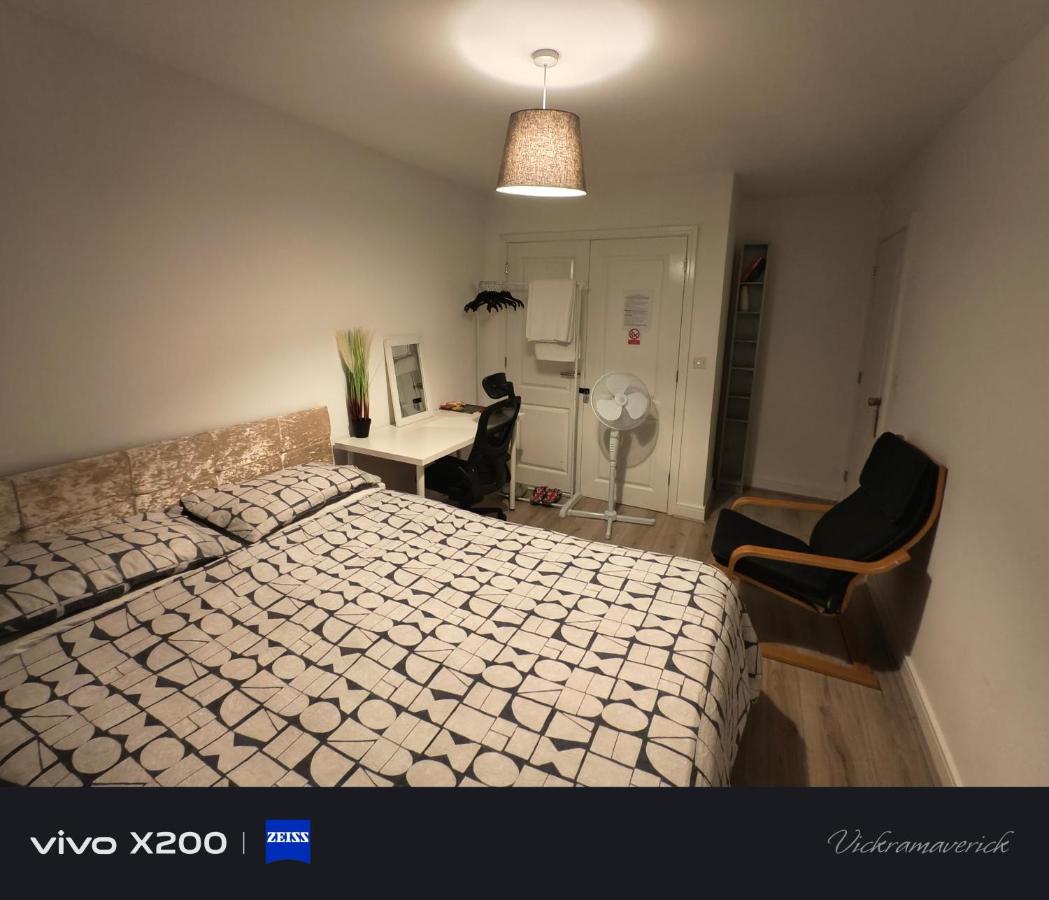 Free Car Park and walk to COOP, Etihad , Piccadilly,Free Snacks - B&B Manchester