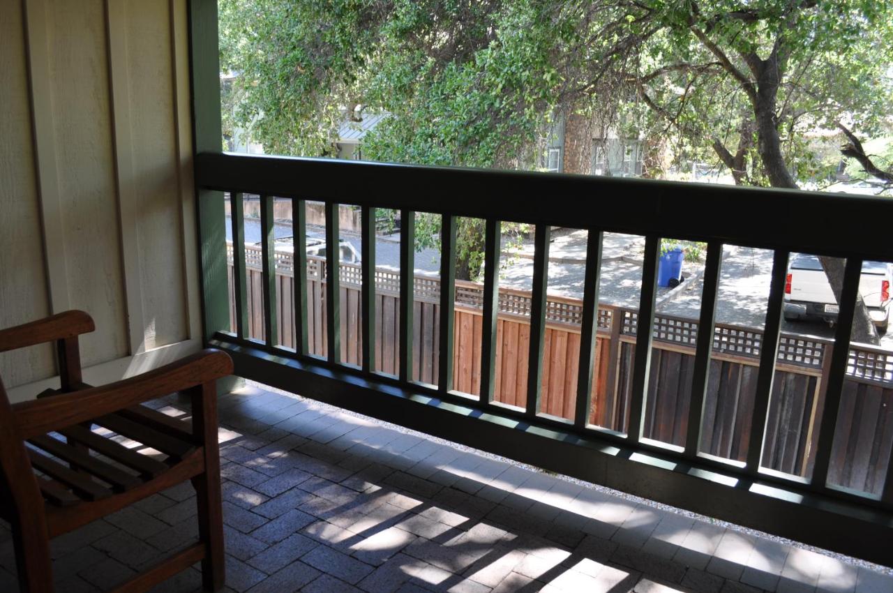 Habitación con cama extragrande.