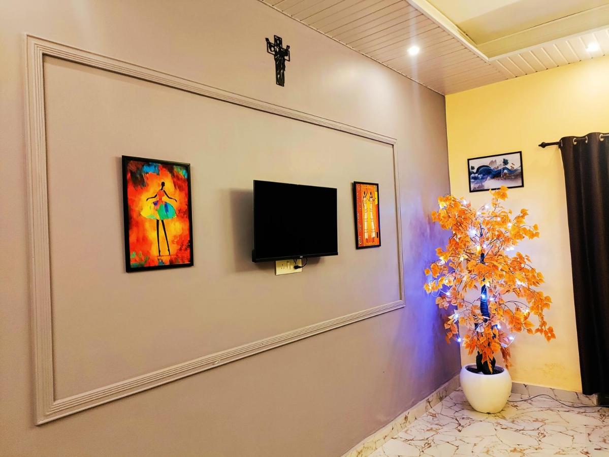 Terminal View Homestay - B&B Jabalpur