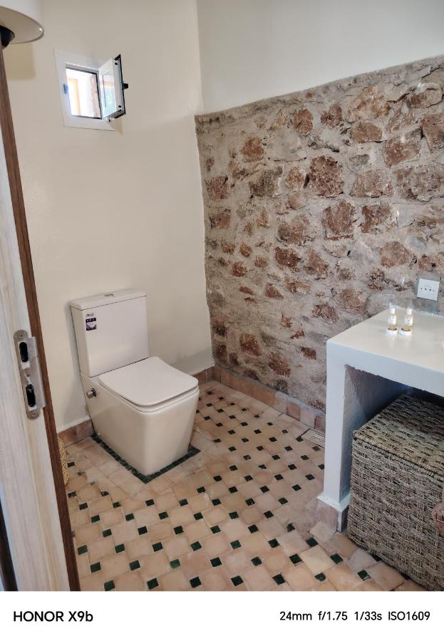 Driepersoonskamer met Uitzicht op het Zwembad