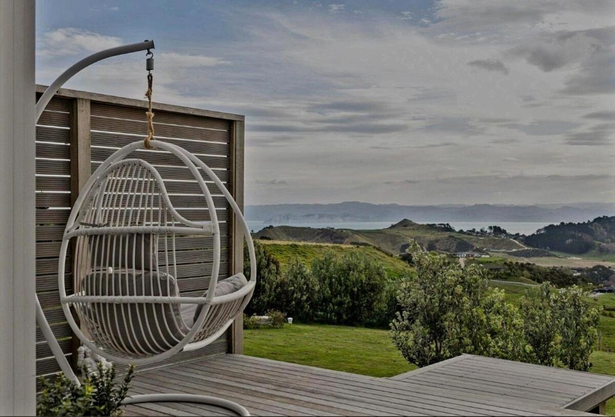 Stunning Sunsets & Views at Wonderful Wainui - B&B Gisborne