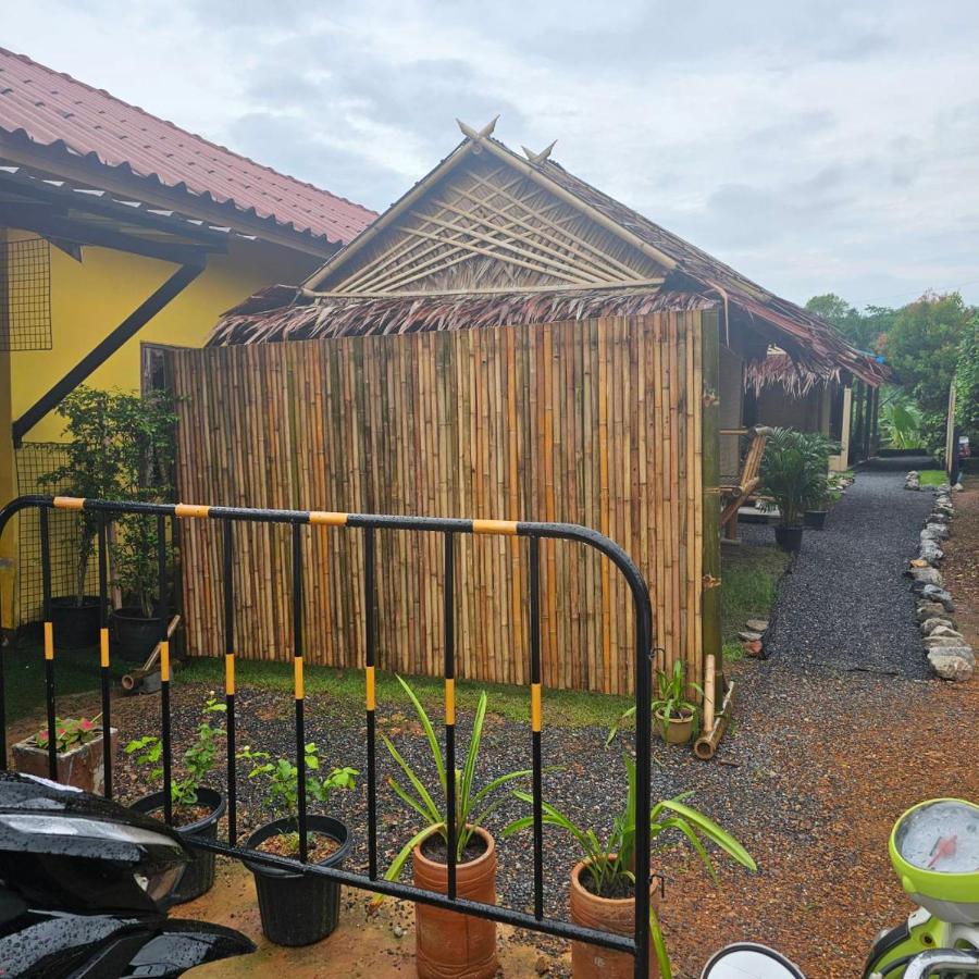 Long beach simple House - Bed and Breakfast Ko Lanta