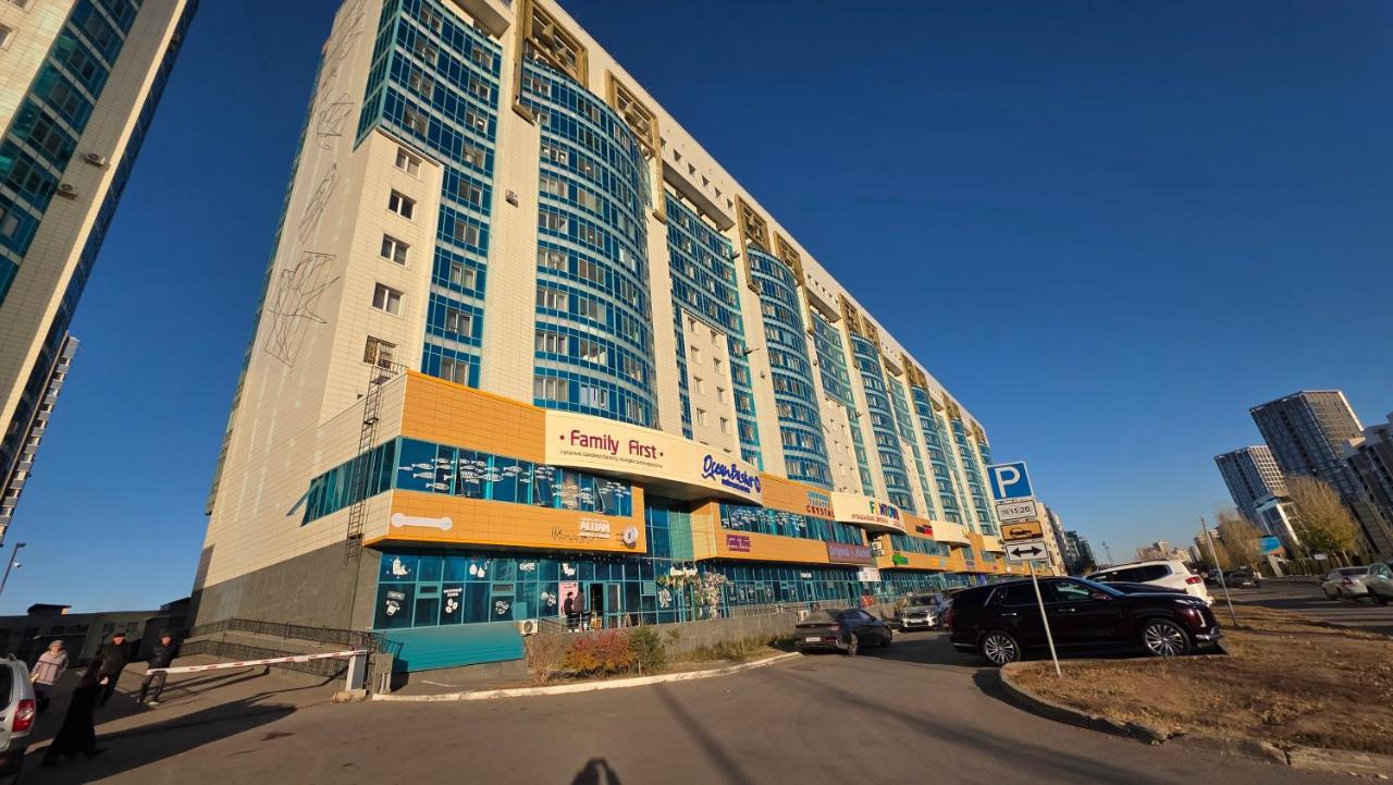 51 возле Байтерека, 2х комн с 2-мя кроватями,раскладным диваном и раздельным санузлом на 1-6 гостей, центр - B&B Astana