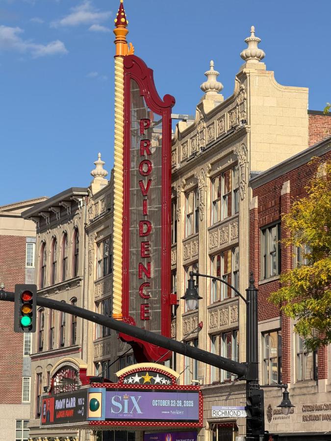 Sunny 1B1B Apt with full kitchen, Walk to Convention Center - B&B Providence