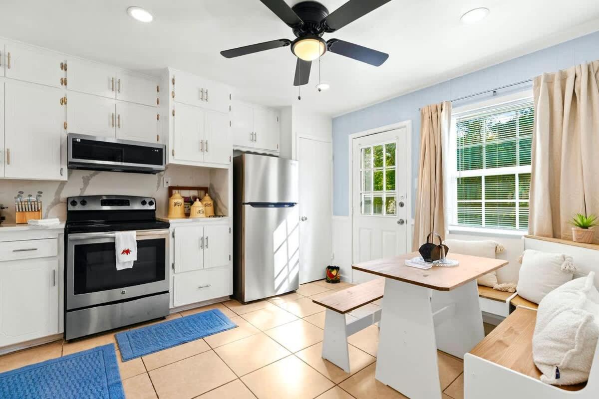 NEW Temple 4 BD Townhome 5 Min To Medical Perfect for Families, Workers, Contractors - Professionally Managed By Stay Albatross - Chambres d'hôtes Temple
