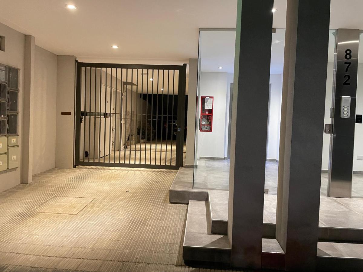 Semipiso al frente .Parque San Martin - B&B La Plata