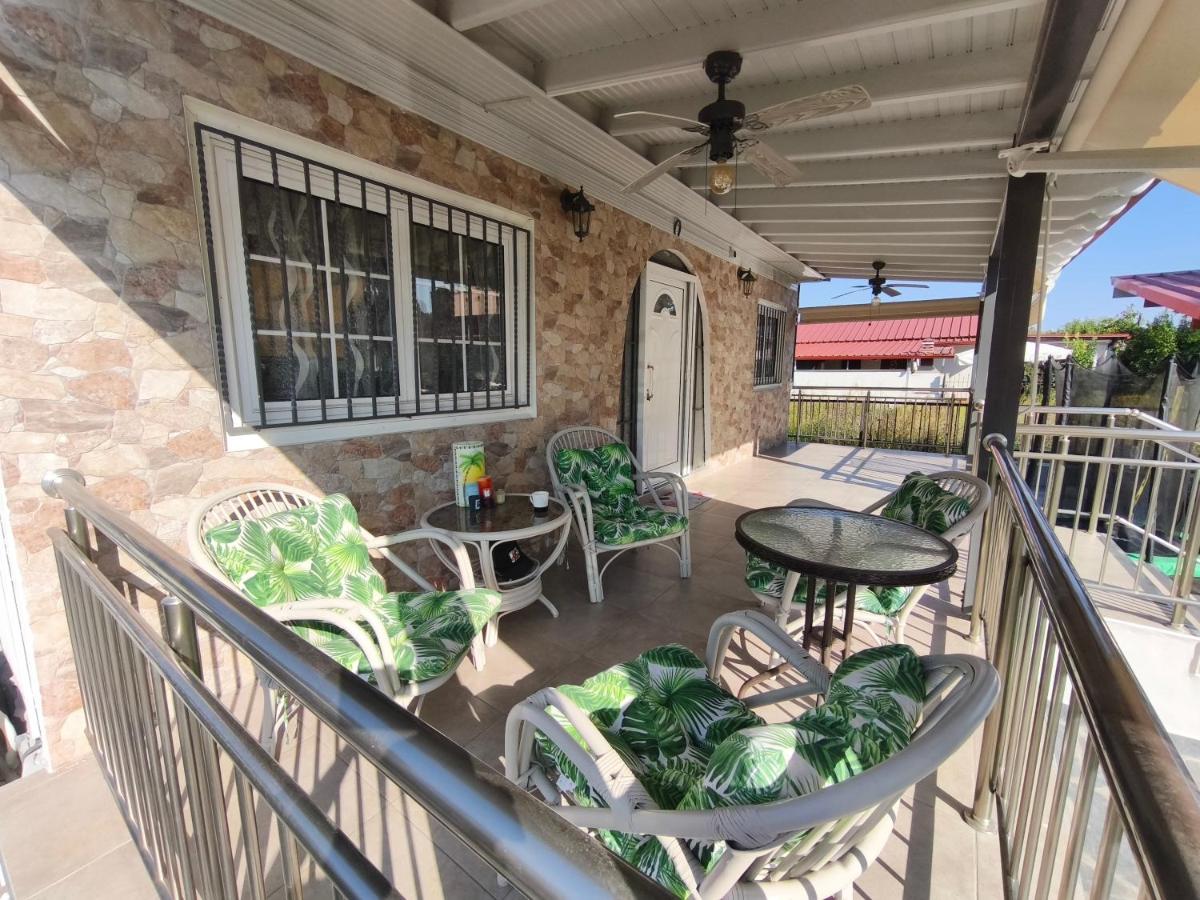 Villa Sofia By The Sea - Ferienwohnung Palaiá Leptokaryá