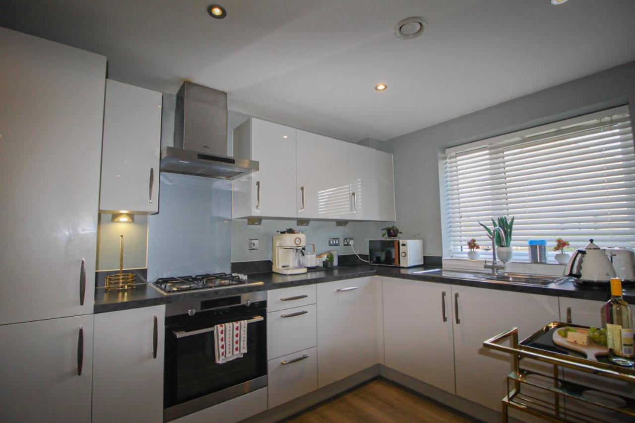 Luxe Ground Floor City Apartment - Private Access, FREE Parking, FAST Wifi for Long Term Stays - Bed and Breakfast Birmingham