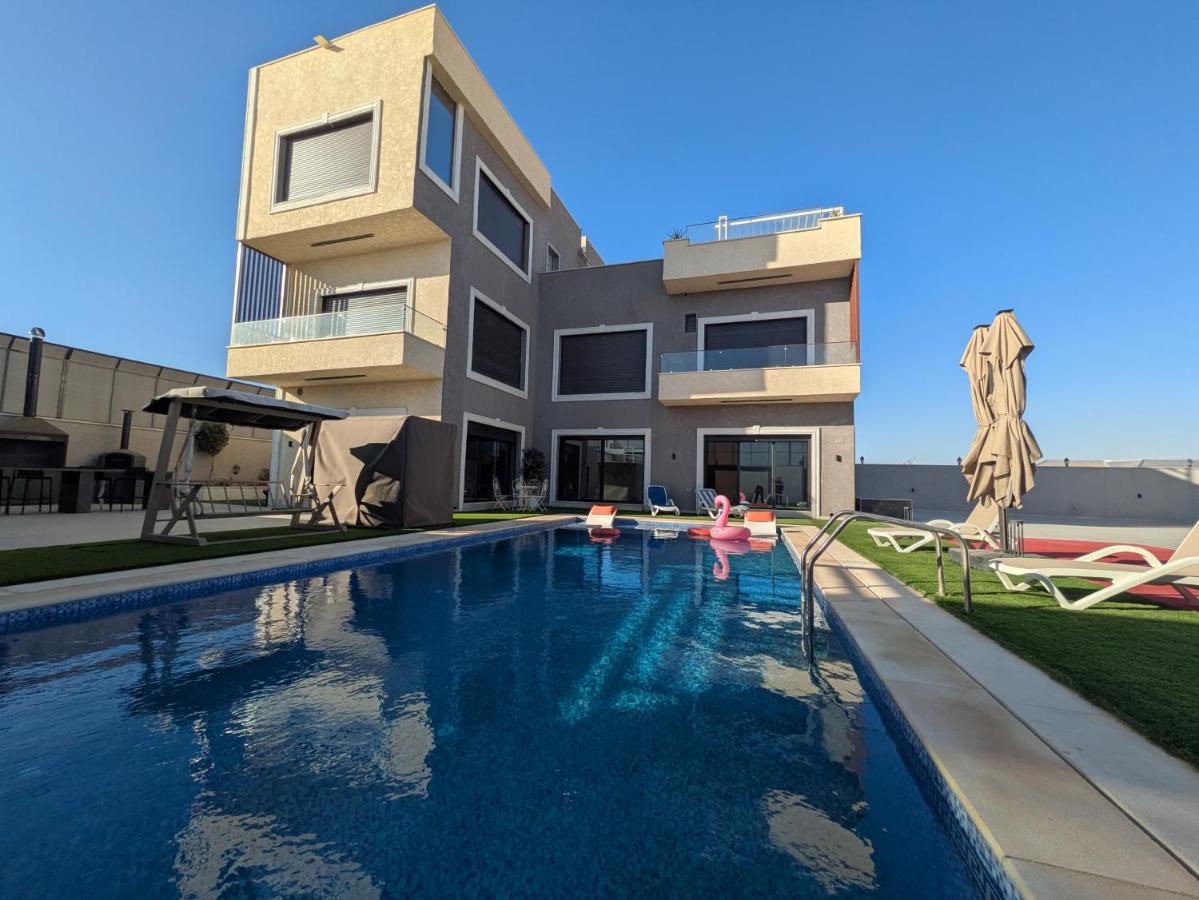 Noorhan Private Luxury Layover Villa - 10 Minutes to Airport - B&B Amman