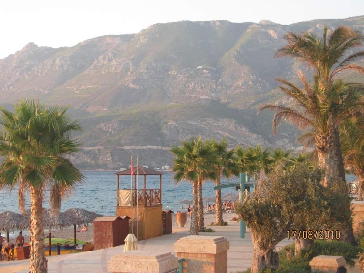 Lucy's comfy apt in town centre by the sea - B&B Loutráki