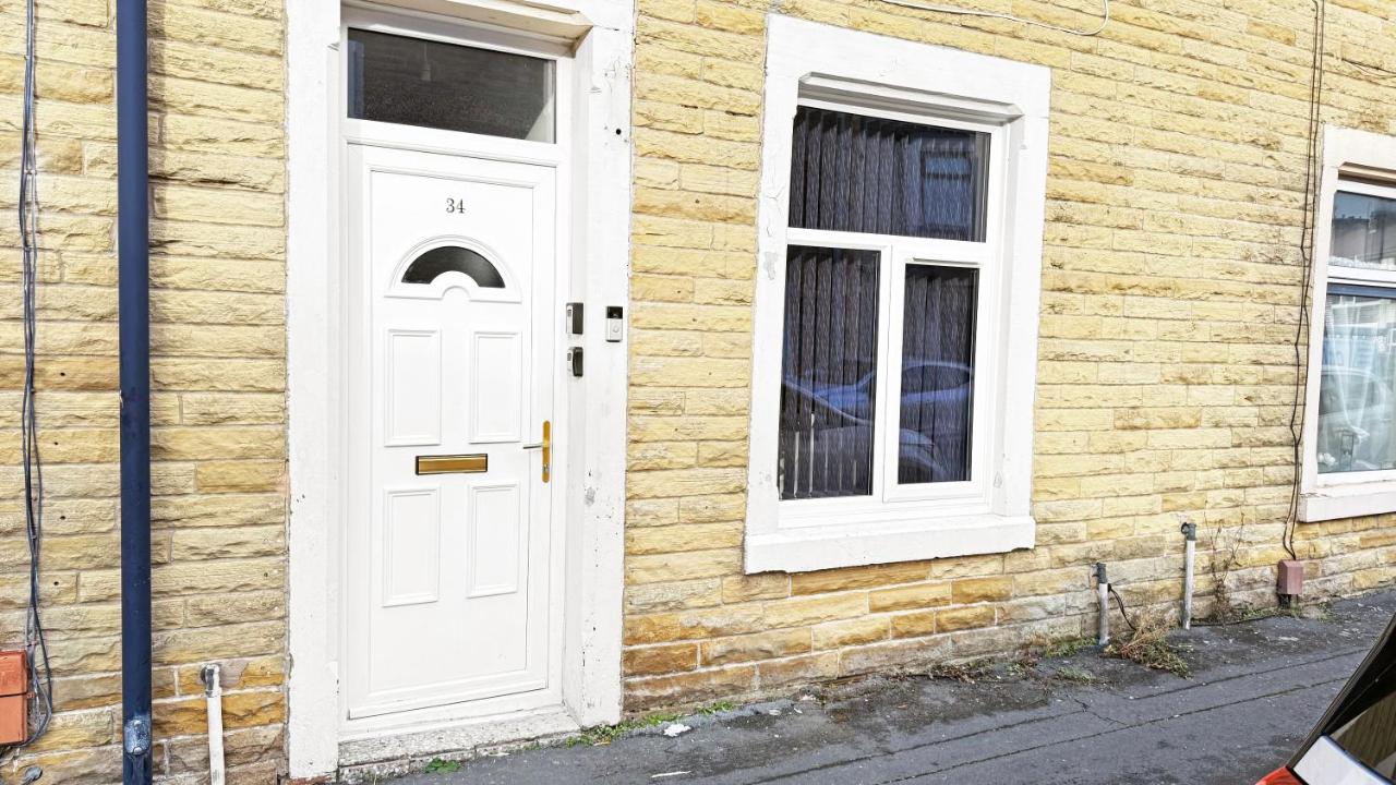 Stylish 3 bed home in Burnley by Lyx Stays, Ideal for Contractors, Weekend Getaways and Business Travellers - with Free Parking - B&B Burnley