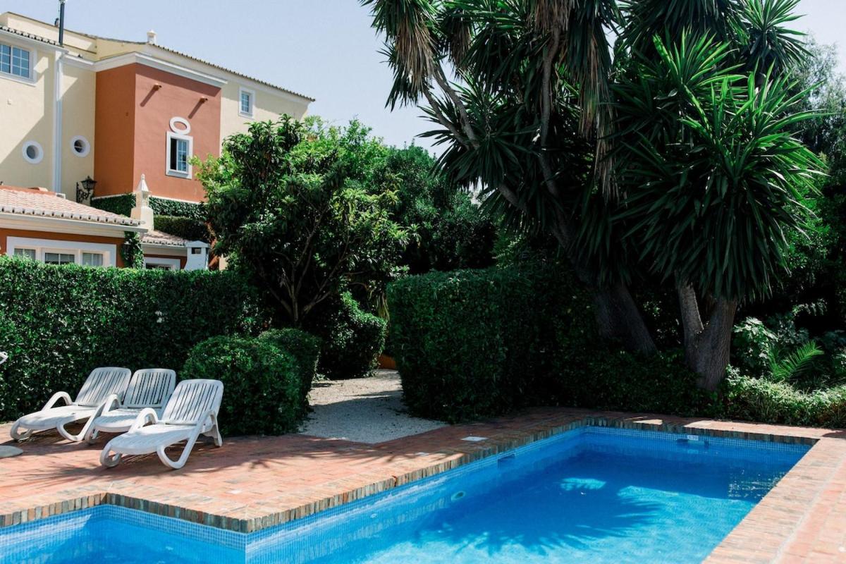 Tranquil Garden Getaway with Pool & Charm Old Town - Ferienwohnung Lagos