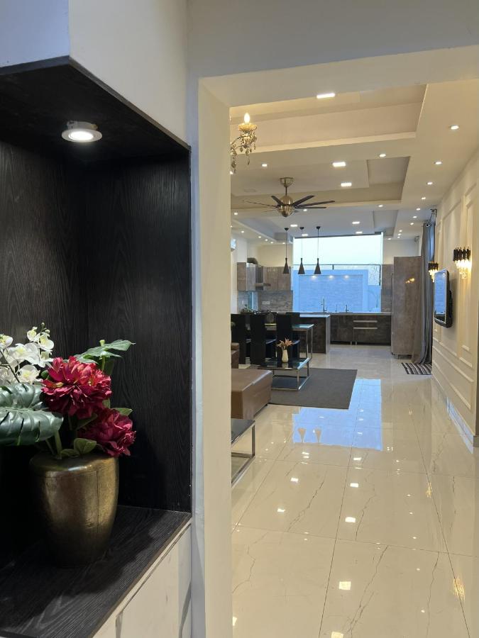 Three-Bedroom Deluxe Apartment