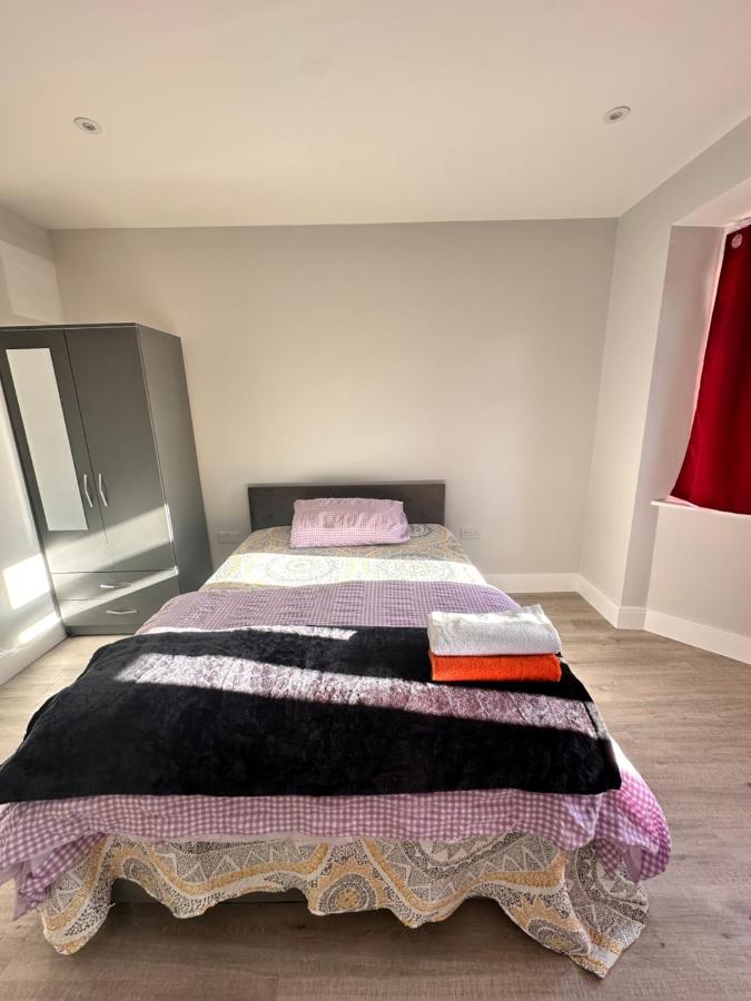 London Luxury Home Stay - B&B Edmonton