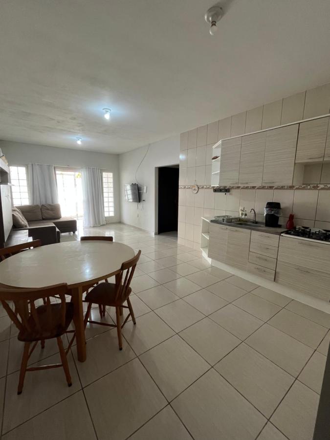 Casa na praia de Porto Belo, 450m da praia - Chambres d’hôtes Porto Belo