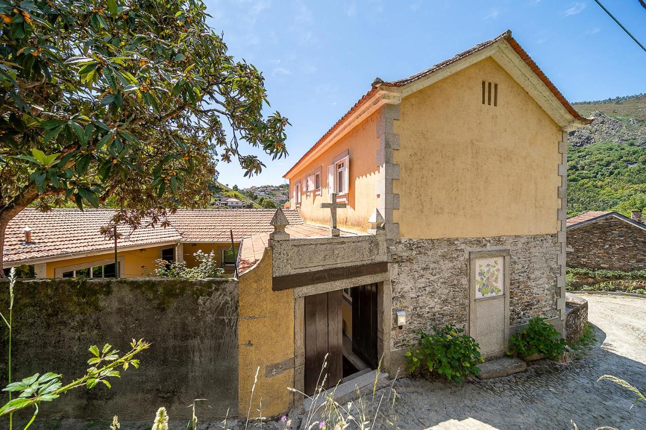 Refúgio entre o Pomar e o Rio Douro - B&B Raiva