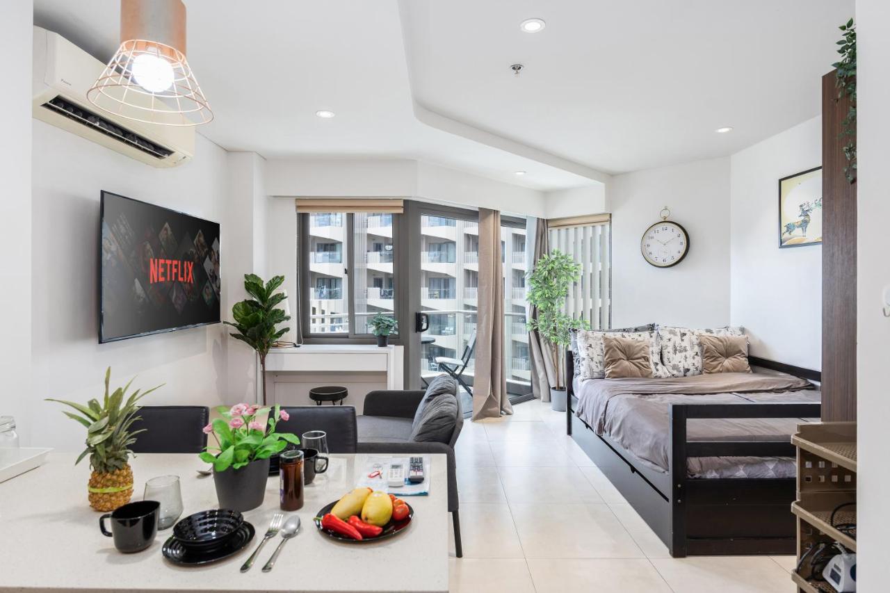 Dominiks quite and Elegant Studio Ocean View Pool at Tambuli Resort High Floor - Bed and Breakfast Maribago