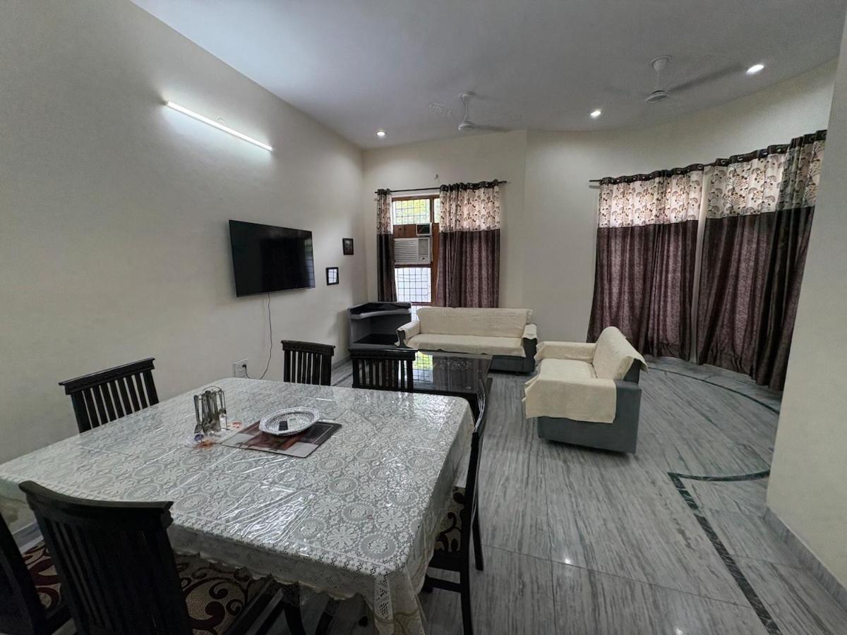 Stunning 250 sq yd ground-floor oasis New Amritsar - B&B Amritsar