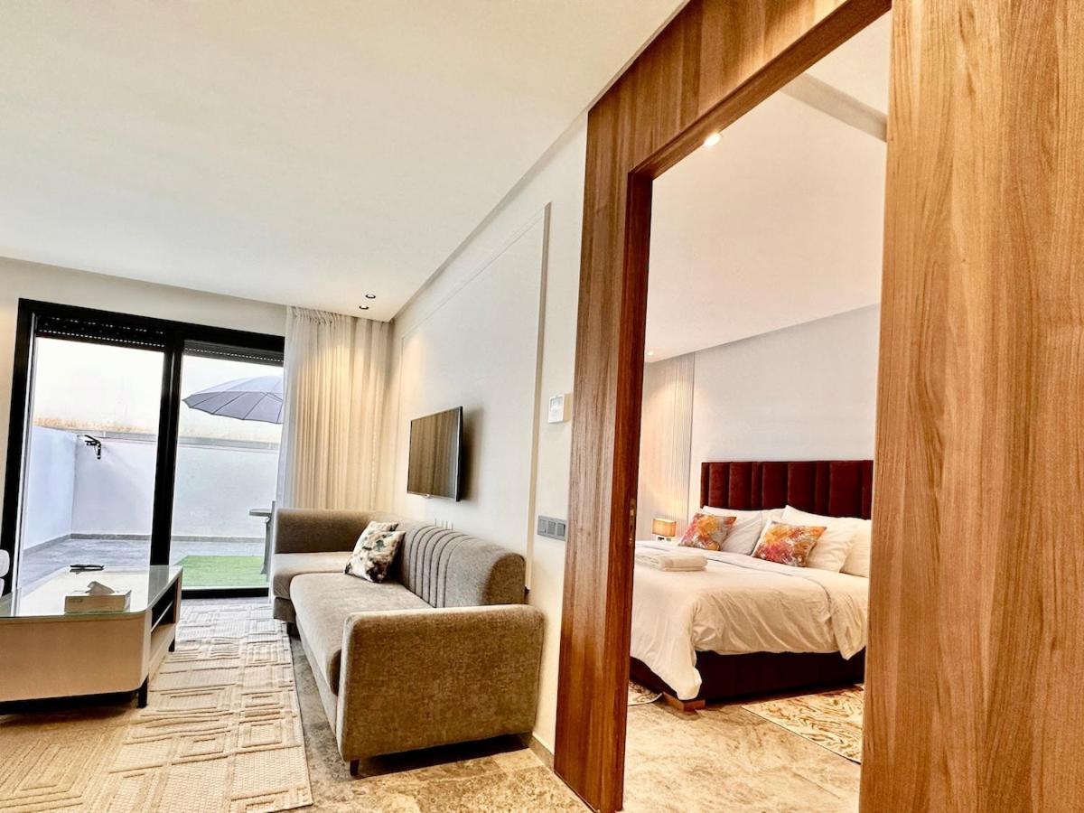 Spacious, Quiet Apartment with Parking , Fiber - B&B Casablanca