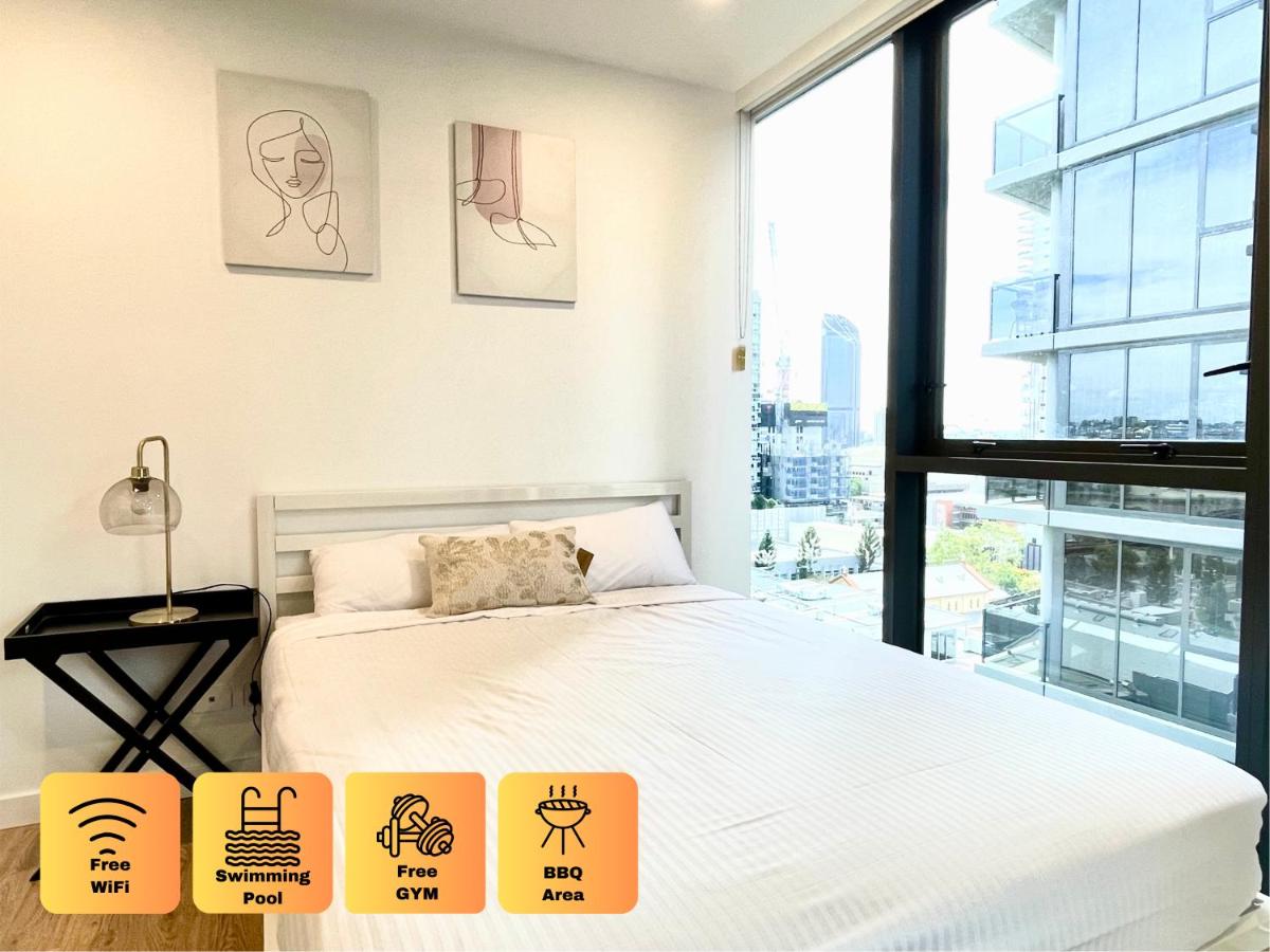 Minimalist Studio Escape 31506-2 - B&B Brisbane