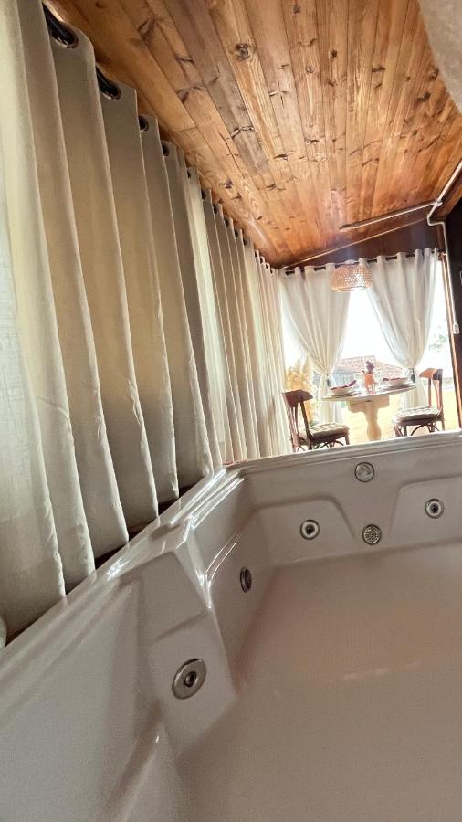 Cabana com banheira de Hidro e vista para o mar, privativa e tranquila localização excelente - Chambres d'hôtes Florianópolis