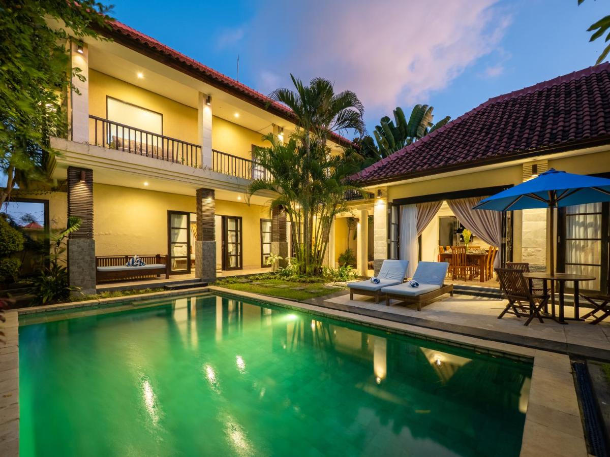 Villa Cometa Prime Seminyak by Adam Jyota Management, Free Floating Breakfast - B&B Seminyak