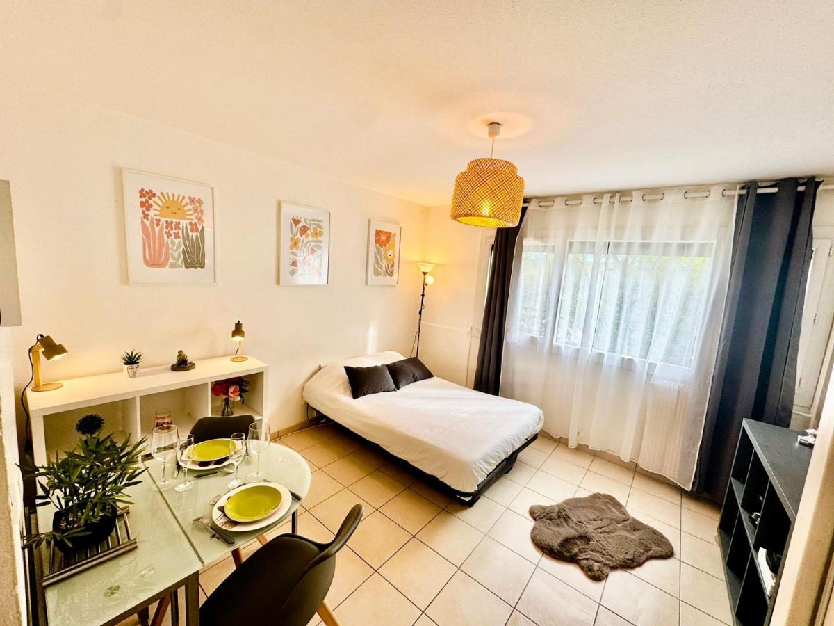 Flowers Studio - Ferienwohnung Saint-Julien-en-Genevois